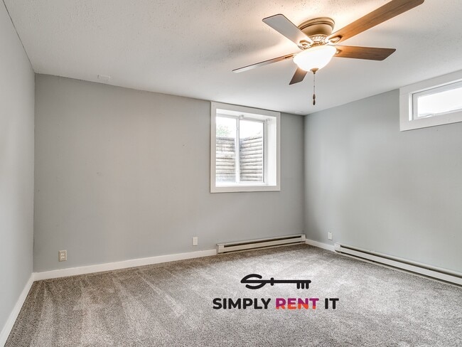 Building Photo - Sunset Ave 3 Bedroom Duplex in Kelley, IA