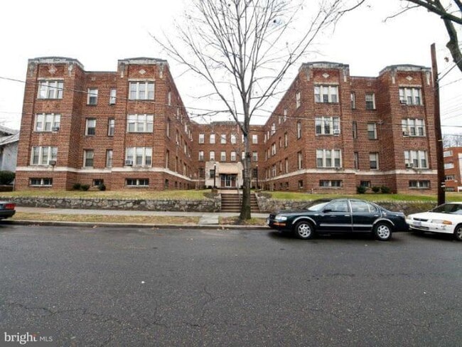 Primary Photo - 1301 Longfellow St NW