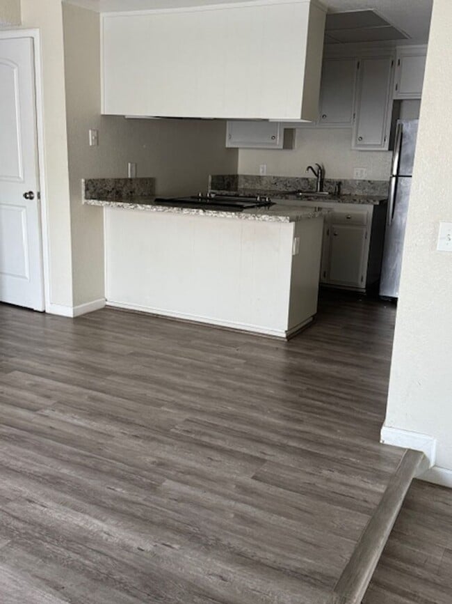 Building Photo - Nice and Clean 2 Bedroom 1 Bath Duplex in Orangevale