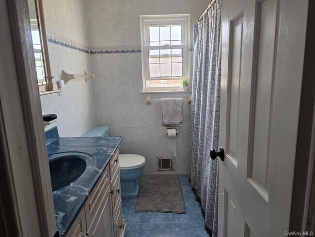 Building Photo - 838 Pepperidge Rd