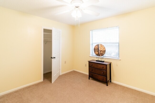 Building Photo - Charming 3 bedroom 2 bath home available soon!!