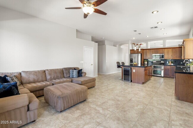 Building Photo - 10318 E Tierra Buena Ln