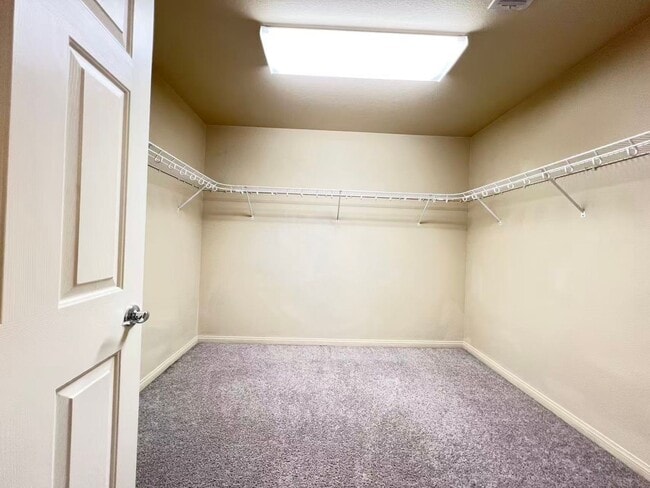 Building Photo - Beautiful 2 story single house