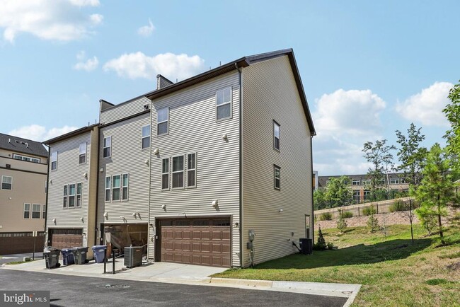 Building Photo - 7355 Mountaineer Dr