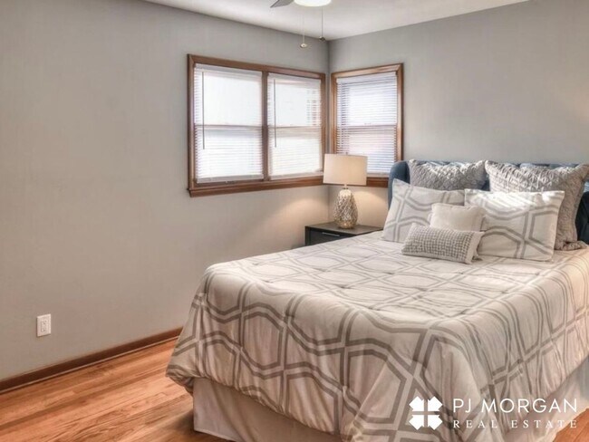 Building Photo - 4 bedroom, 3 Bathroom House