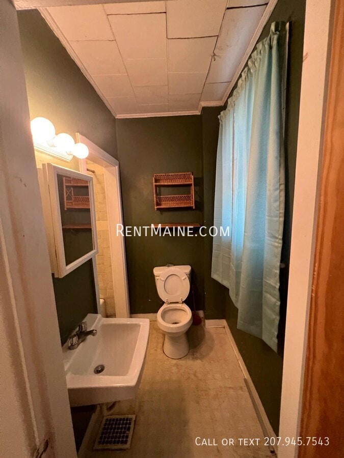 Building Photo - 142 Pine St