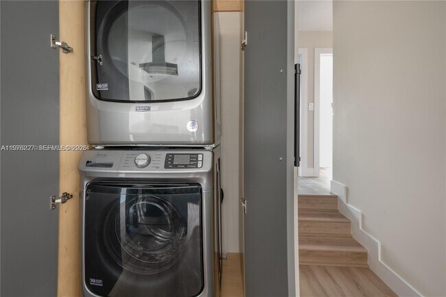 Building Photo - 8421 SW 27th Terrace