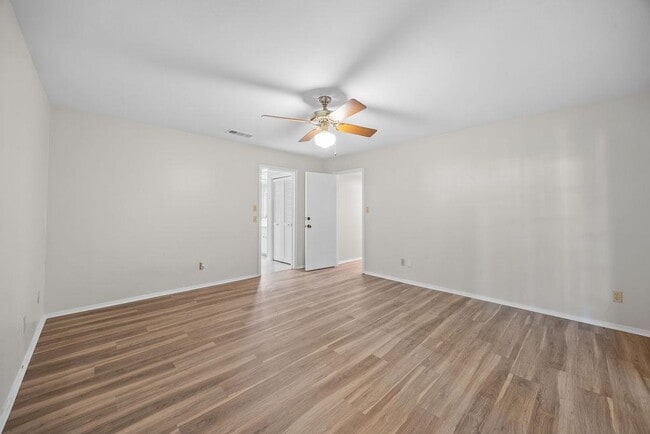 Building Photo - 8102 East Ct
