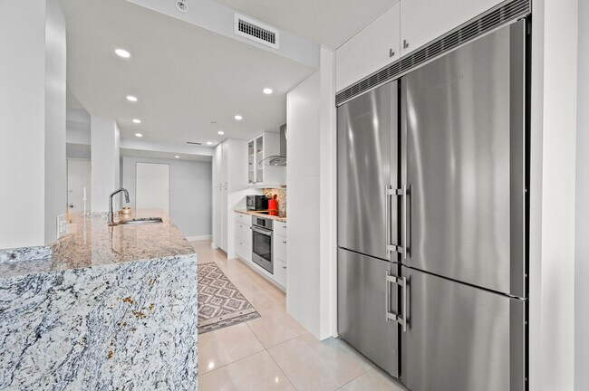 Building Photo - 4000 N Ocean Dr