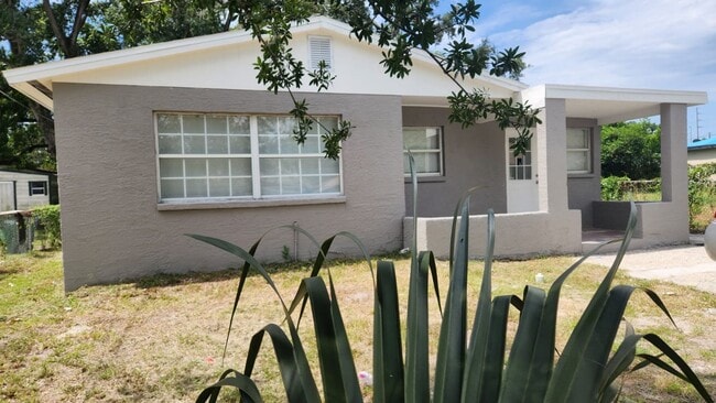 Primary Photo - Renovated 4/2 Home Tampa Available Now