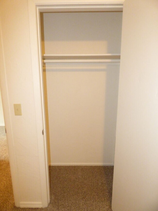 Building Photo - Rent Special: 1/2 Off July's Rent!! Ground Level 1 Bedroom 1 Bath W/ AC