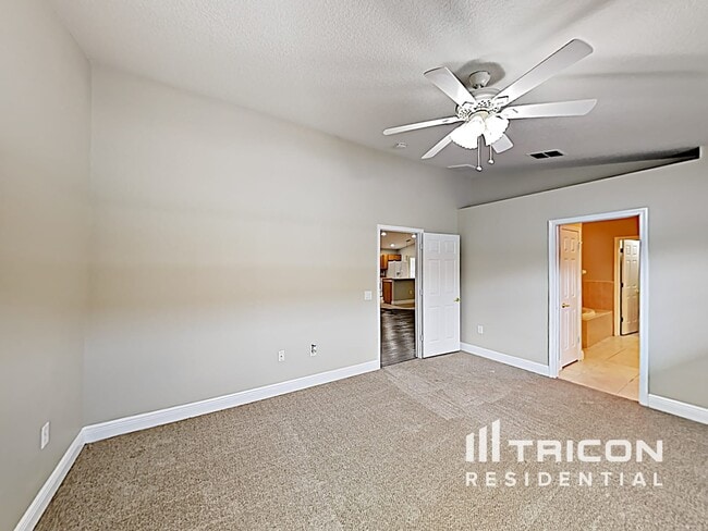 Building Photo - 401 Lisa Ann Ct
