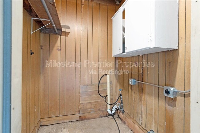 Building Photo - 1829 Ridgewood Rd