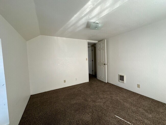 Building Photo - 1545 Crescent Ave