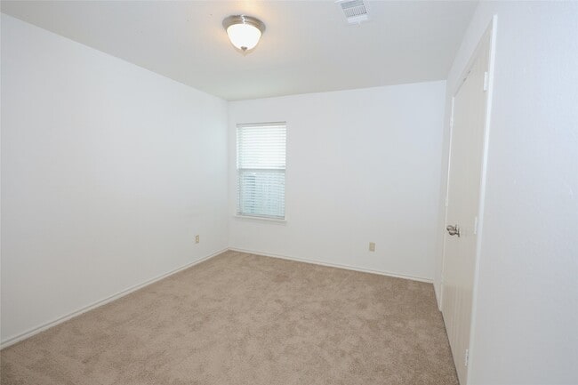 Building Photo - 142 Thunder Basin Dr