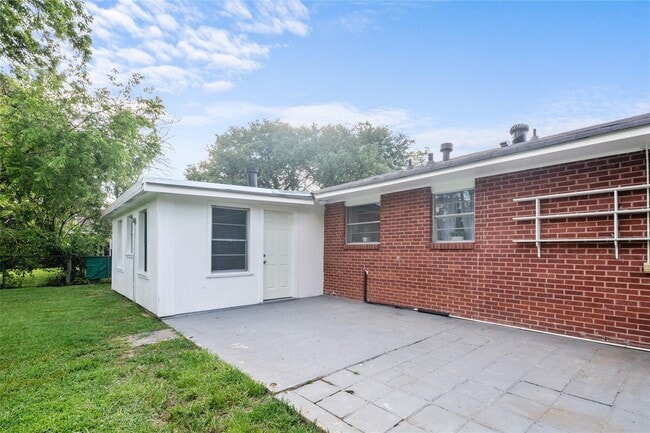 Building Photo - 833 Camilla Dr