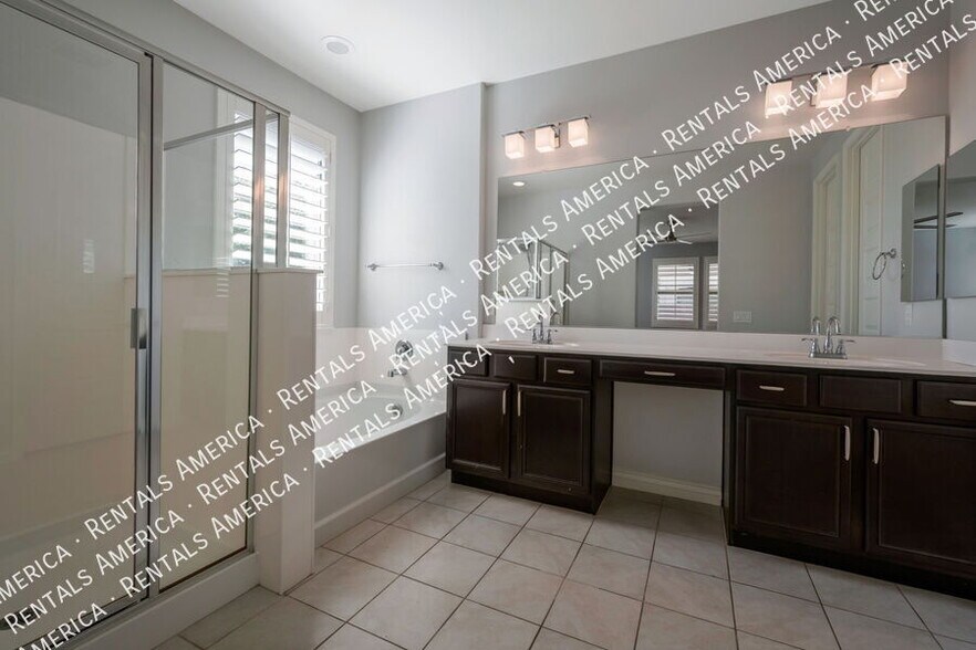 Building Photo - 10047 E Wavelength Ave