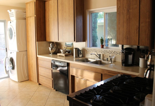 The Kitchen area - 3283 Kelton Ave