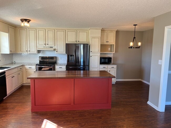 Building Photo - Cool Springs  - 4 BR / 2 BA