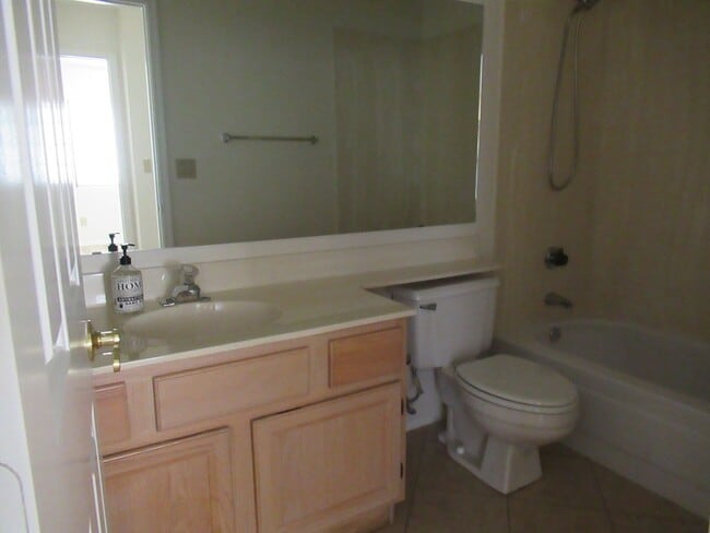 Building Photo - Single Level Townhome in Scottsdale!