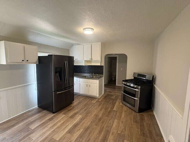 Building Photo - 3130 W 33rd St
