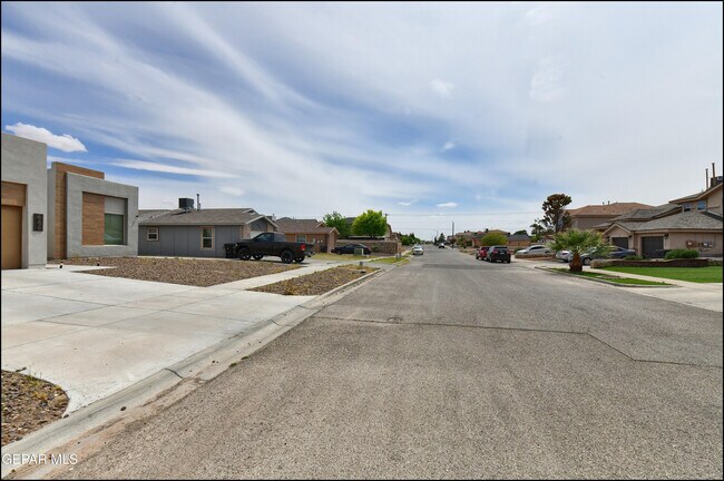 Building Photo - 683 Teichelkamp Dr