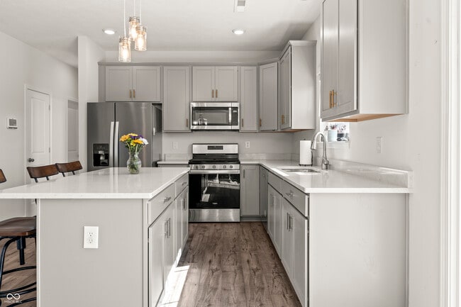 Building Photo - 1399 Hat Band St