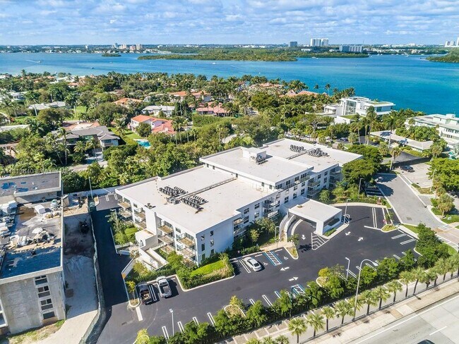 Building Photo - 291 Bal Bay Dr