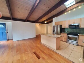 Building Photo - Kentfield 3x2 Flat + detached office, fron...
