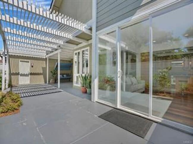 Building Photo - Beautifully Updated Model Home in the Prestigious, highly desirable Woodbridge