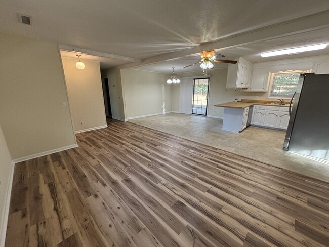 Building Photo - 761 Bob Hall Rd