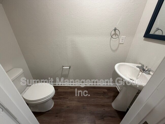 Building Photo - 219 Limestone Cir