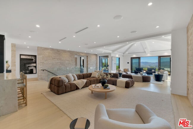 Building Photo - 3116 Elvido Dr