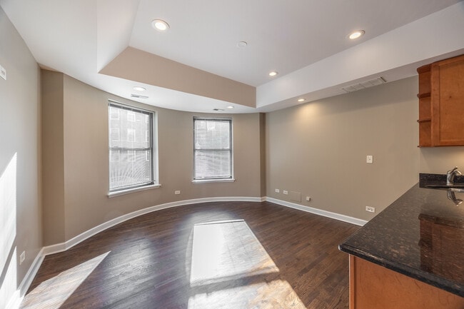 Building Photo - 4008 S Calumet Ave