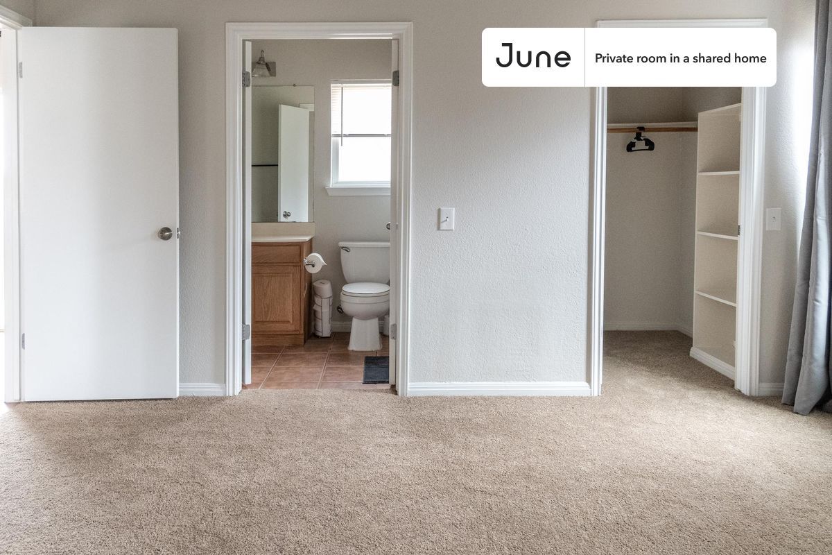 Building Photo - Room in Shared 5 bed/2 bath home