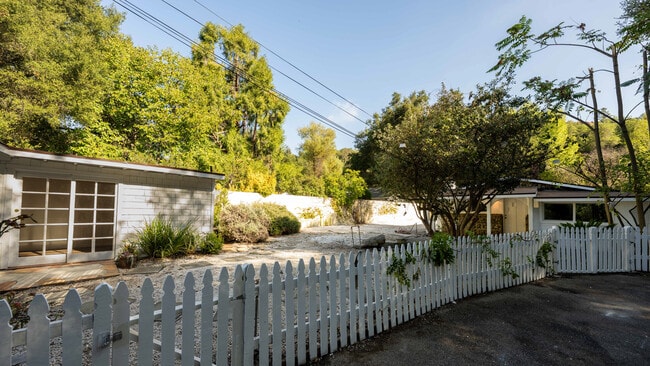 Building Photo - 1411 Bonnell Dr