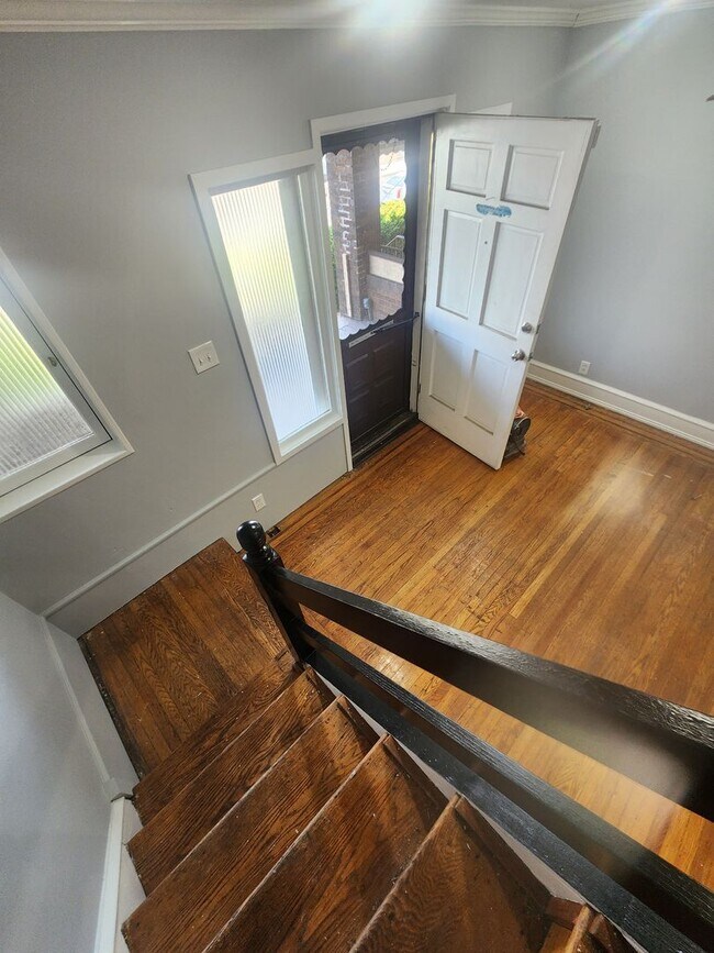 Building Photo - East Oak Lane House for rent with front porch and rear yard
