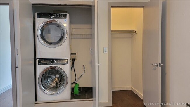 Building Photo - 1430 S Quincy Ave