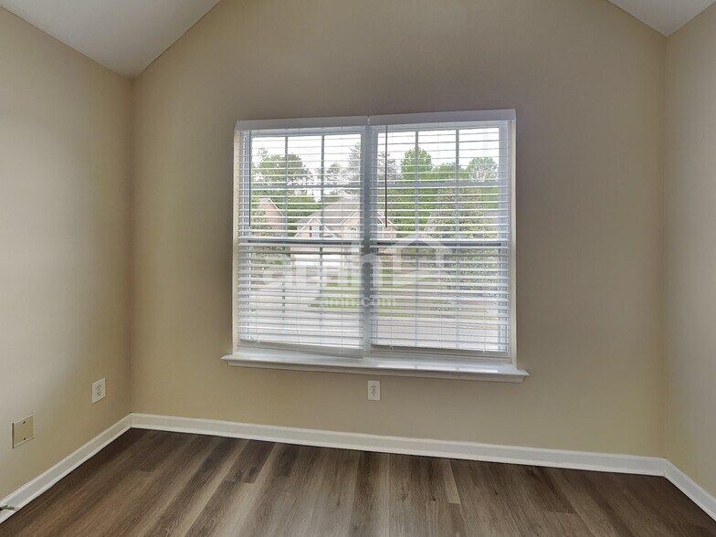 Building Photo - 1380 Grey Rock Way