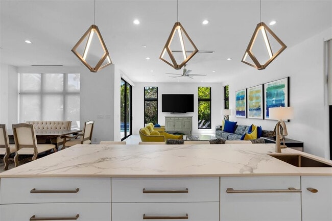 Building Photo - 2001 Marietta Dr