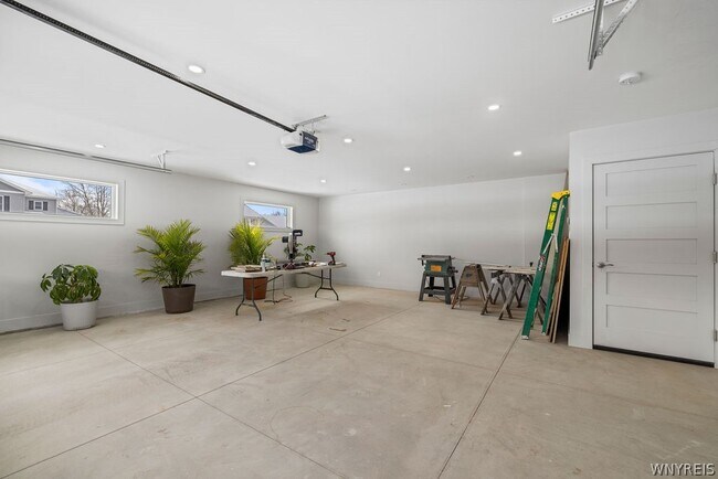 Building Photo - 855 Madison Ave