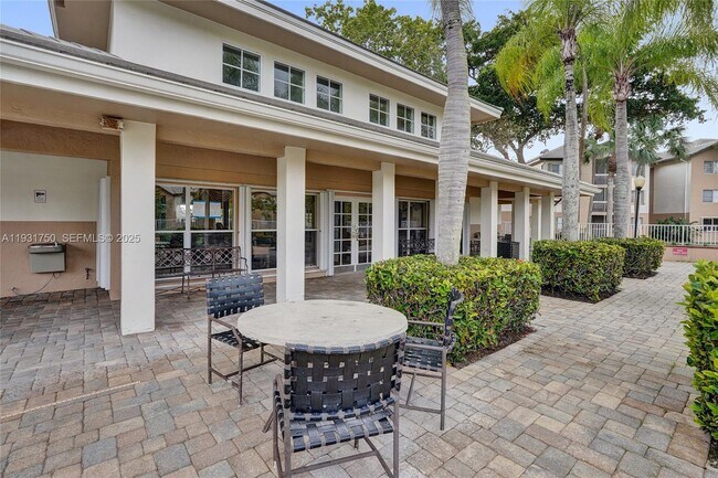 Building Photo - 9833 Westview Dr