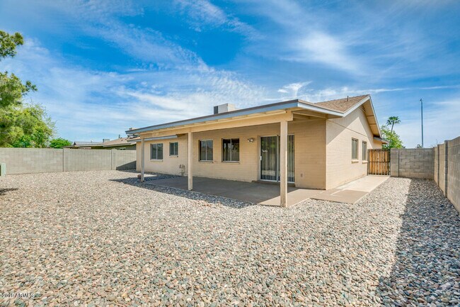 Building Photo - 10640 N 66th Ave