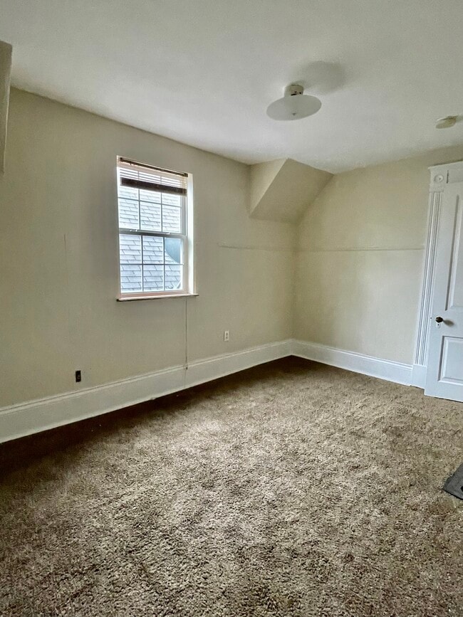 Building Photo - 202 Lincoln Ave NW