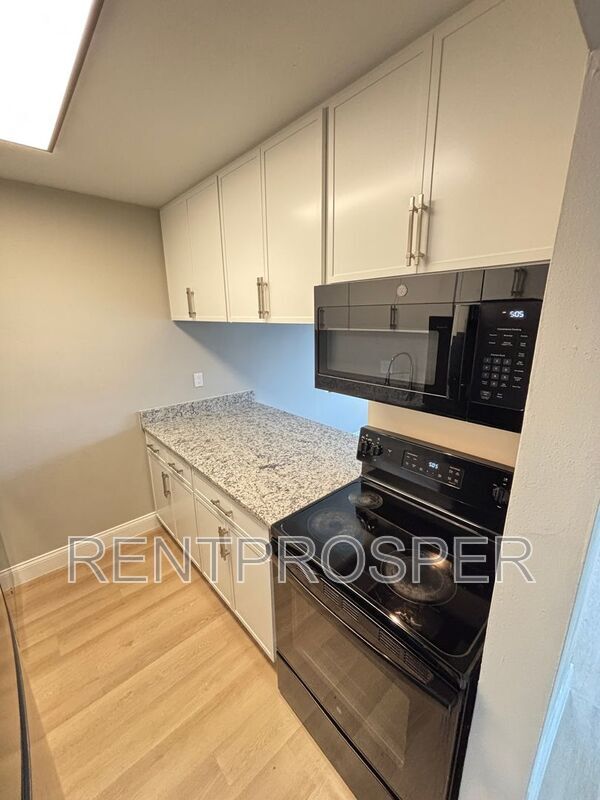 Building Photo - 5317 Curry Ford Rd