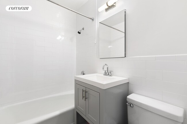 Building Photo - 215 E 80th St