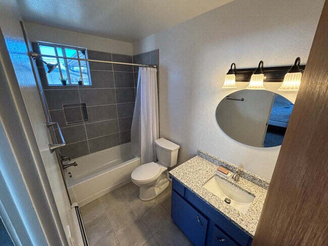 Building Photo - 1718 White Ave