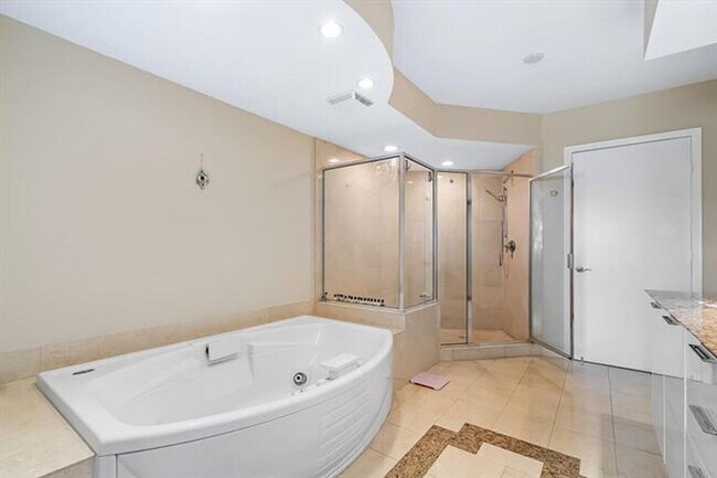 Building Photo - 18911 Collins Ave