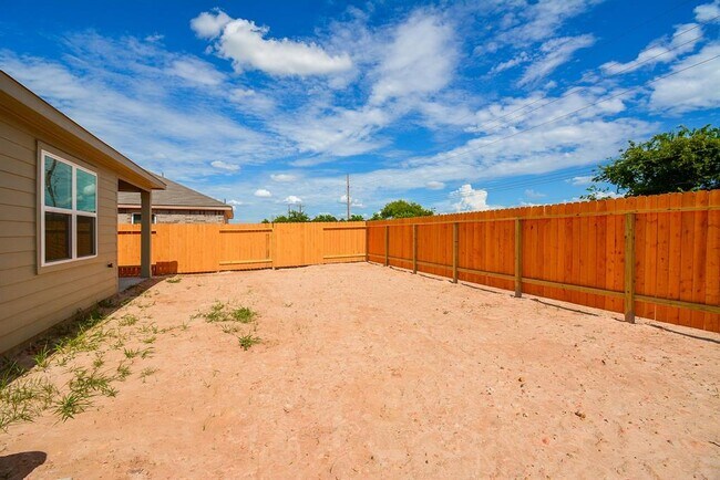 Building Photo - 569 Amberwood Pk Dr