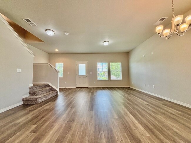 Building Photo - Beautiful 3 bed, 3 bath Townhome in West W...